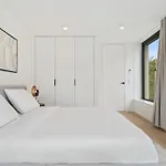 Luxury Downtown Apartment With Modern Amenities